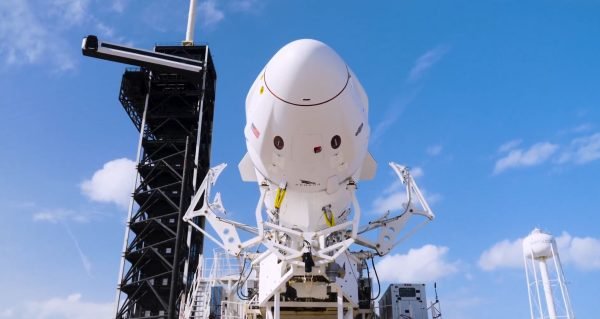 Δισεκατομμυριούχος αναχωρεί με σκάφος της SpaceX για την πρώτη αποστολή πάνω από τους πόλους