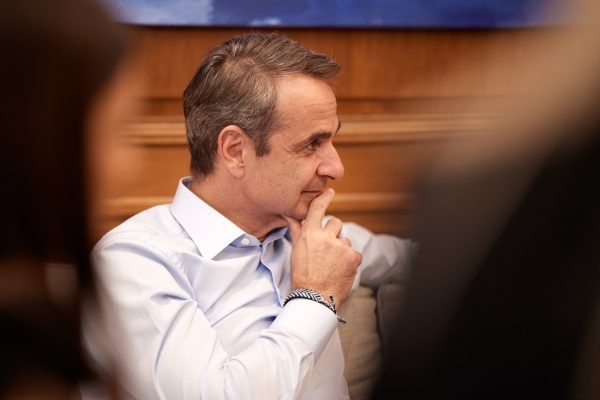 Μητσοτάκης: «Success story» για λίγους – «Κάτω από 1.000 ευρώ μισθοί για το 46%», παραδέχεται η κυβέρνηση