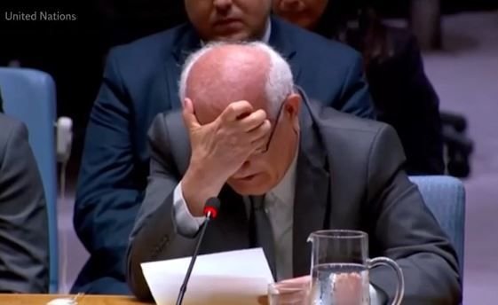 Ξέσπασε σε κλάματα ο Παλαιστίνιος πρέσβης στον ΟΗΕ – Σπαρακτική έκκληση να σταματήσει η γενοκτονία στη Γάζα
