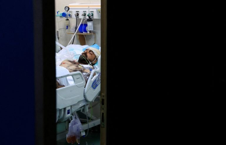 Γάζα: Παλαιστίνιος γιατρός που έχασε 9 από τα 10 παιδιά του σε ισραηλινή επίθεση υπέκυψε στα τραύματά του