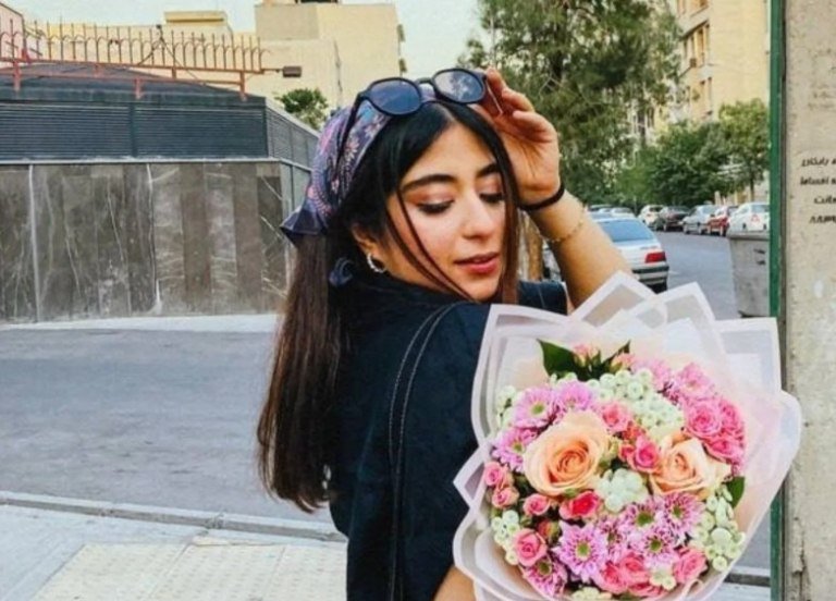 Η Ιρανή ποιήτρια Πάρνια Αμπάσι και η οικογένειά της σκοτώθηκαν σε ισραηλινή αεροπορική επιδρομή