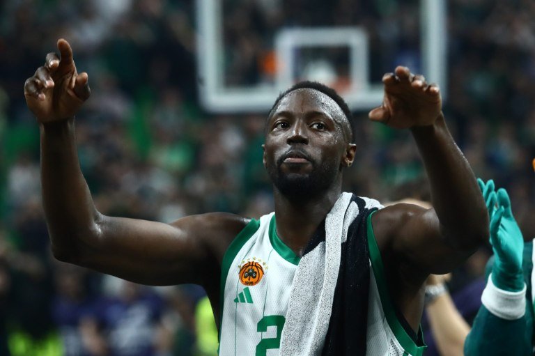 Ο Γκραντ ανανέωσε με τον Παναθηναϊκό για ακόμη τρία χρόνια (vid)