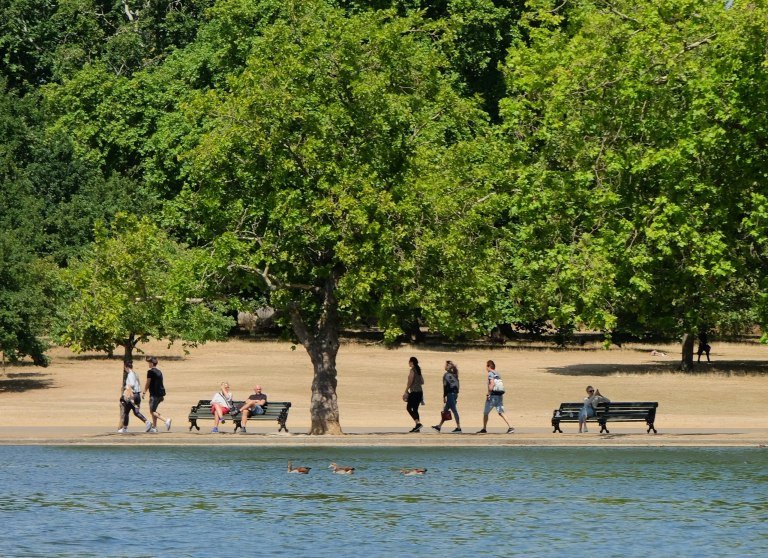 Έρευνα: Επιδείνωση της ψυχικής υγείας προκαλεί η ρύπανση και οι χαμηλής ποιότητας χώροι πρασίνου