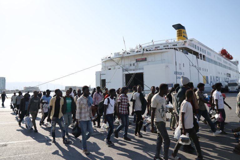 Μετανάστευση: Συνεχίζονται οι αυξημένες ροές προς την Κρήτη – Έκλειστοι από την Αστυνομία, λέει ο Πλεύρης