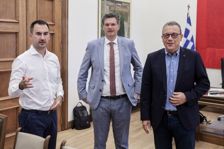 Κοινή πρωτοβουλία ΣΥΡΙΖΑ – Νέας Αριστεράς για επαναφορά 13ης σύνταξης και κατάργηση εισφοράς αλληλεγγύης