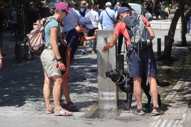 Καύσωνας: Μέτρα προστασίας – Συμπτώματα και αντιμετώπιση της θερμοπληξίας