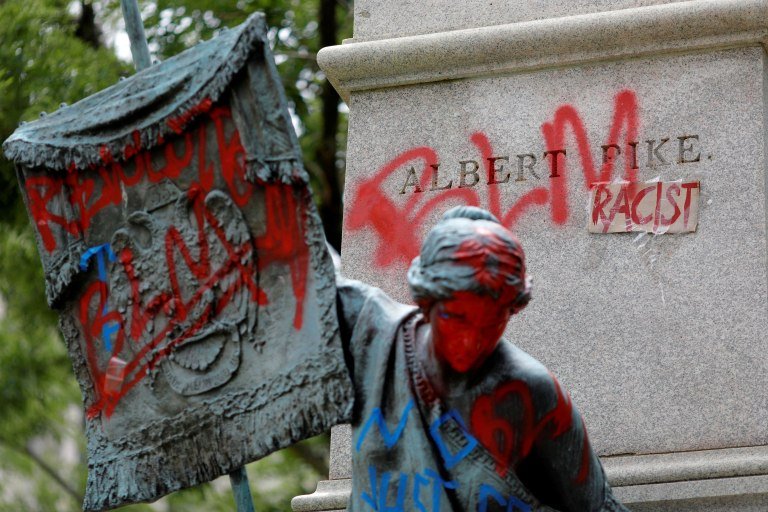 Mνημείο στρατηγού που κατηγορείται ότι είχε σχέσεις με την Κου Κλουξ Κλαν θα επανεγκατασταθεί στην Ουάσινγκτον