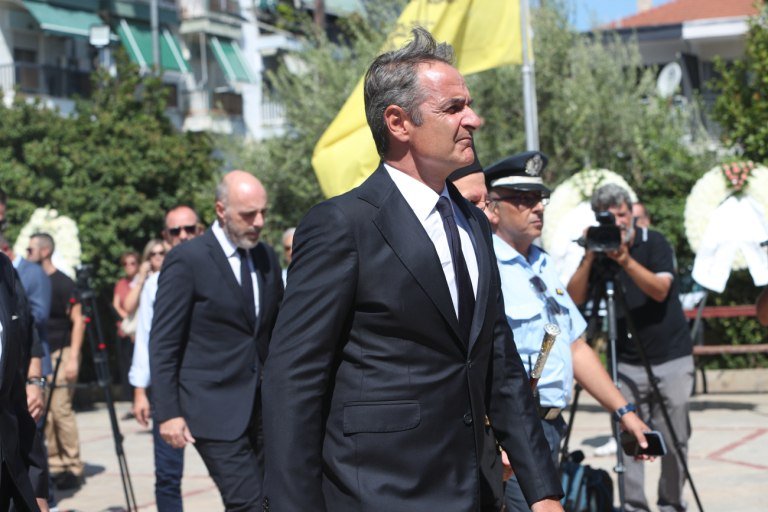 «Έφυγε το καλύτερο παιδί, ψηλέ θα μας λείψεις» – Ο επικήδειος Μητσοτάκη για Βεσυρόπουλο