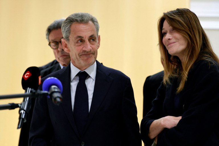 Νικολά Σαρκοζί: Τι θα κάνει η Κάρλα Μπρούνι όταν ο πρώην πρόεδρος της Γαλλίας μπει στη φυλακή