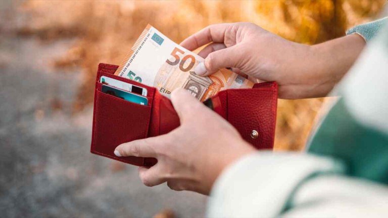 Φορολογία: Πόσο ενισχύονται τα εισοδήματα [πίνακες & παραδείγματα]