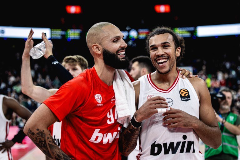 Η παρακάμερα της ΚΑΕ Ολυμπιακός από τη νίκη επί της Μπάγερν Μονάχου (vid)