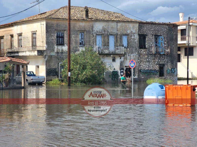 Στο έλεος της κακοκαιρίας το Αιτωλικό – Πλημμύρισαν δρόμοι και σπίτια (φωτορεπορτάζ)