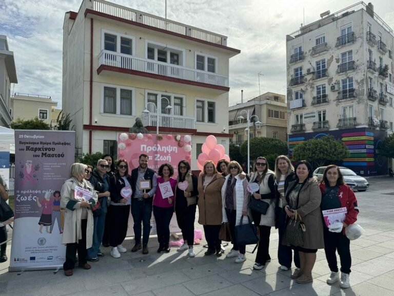 Η πλατεία Μάρκου Μπότσαρη «ντύθηκε» ροζ για την Παγκόσμια Ημέρα κατά του Καρκίνου του Μαστού