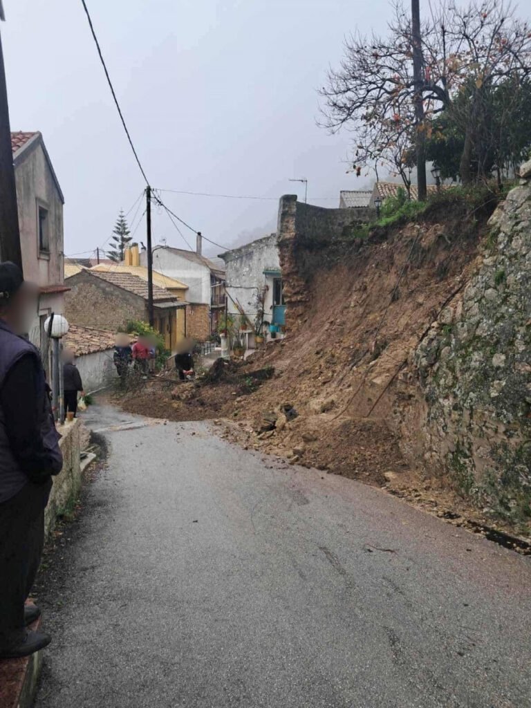 Φούσκωσαν οι χείμαρροι στην Αιτωλ/νία, πλημμύρες στην Κέρκυρα, κατολισθήσεις στα Τζουμέρκα (vid)