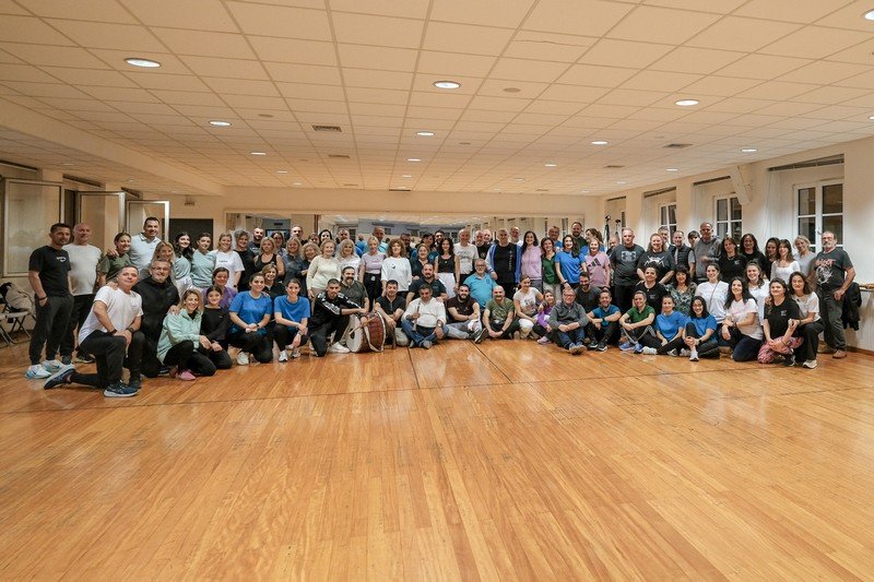 Χοροί και μουσικές από Θεσσαλονίκη και Λέσβο ζωντάνεψαν στο Αγρίνιο