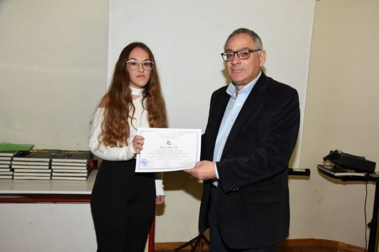 Βραβεία, έπαινοι και υποτροφίες σε μαθητές και φοιτητές στο Νεοχώρι