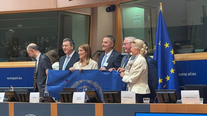 Η Ιερά Πόλη φώτισε το Ευρωκοινοβούλιο