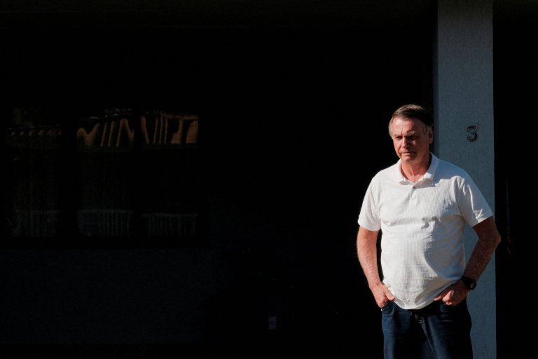 Βραζιλία: Προσωρινή αποφυλάκιση για τον Μπολσονάρου – Μεταφέρεται σε νοσοκομείο για χειρουργική επέμβαση