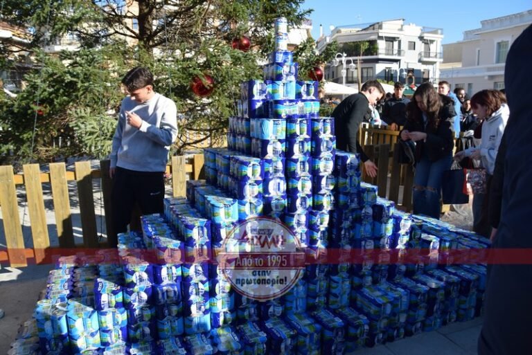 Μήνυμα ανθρωπιάς από την νεολαία της Αιτωλ/νίας – Στολίστηκε το «Γαλόδεντρο» στο Μεσολόγγι (φωτορεπορτάζ)