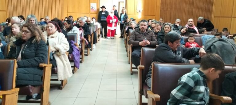 Αγρίνιο: Ζεστή παιδική γιορτή από το Σωματείο Συνταξιούχων ΙΚΑ