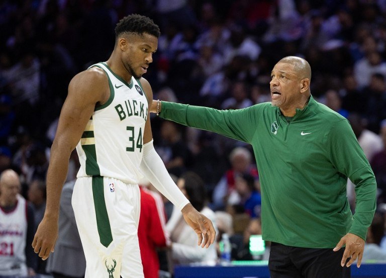 O Ντοκ Ρίβερς για τον τραυματισμό του Γιάννη Αντετοκούνμπο: «Δεν υπάρχει χρονοδιάγραμμα επιστροφής»