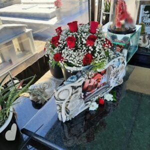 Νεοχώρι. Βάνδαλοι έκλεψαν το μάρμαρο με την φωτογραφία του Άκη Κάκου