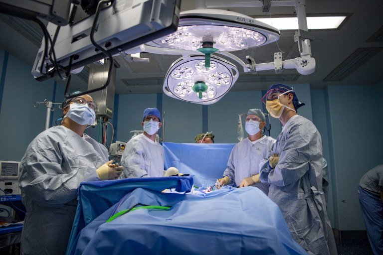 Επέμβαση καρδιακού μπαϊπάς πραγματοποιήθηκε για πρώτη φορά χωρίς τομή στο στήθος