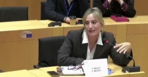 Ξέσπασε σε κλάματα η Ελεονώρα Μελέτη στο Ευρωκοινοβούλιο: Έχω υπάρξει θύμα κακοποίησης σε σχέση μου, απλά ήμουν τυχερή