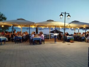 Πάλαιρος – ΠΩΛΕΙΤΑΙ παραθαλάσσιο εστιατόριο / ψαροταβέρνα, κυριολεκτικά δίπλα στο κύμα