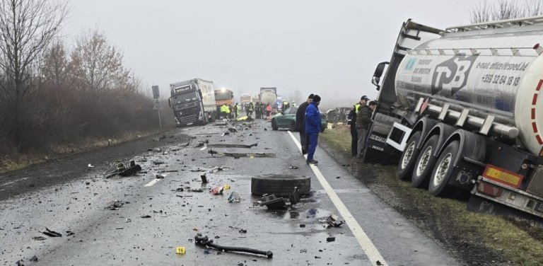 Τραγωδία στη Ρουμανία: Τι έσωσε τη ζωή των τριών τραυματιών – «Έκανε S στον δρόμο» λέει μάρτυρας του τροχαίου