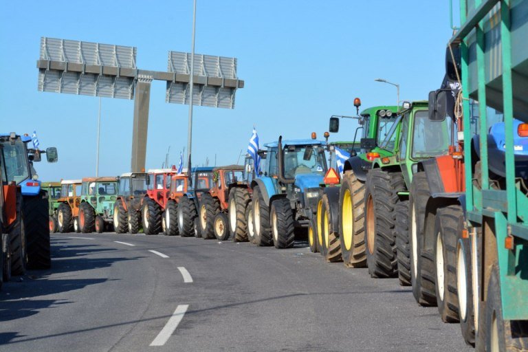 Λάδι στη φωτιά από την κυβέρνηση: Μειοψηφία όσοι είναι στα μπλόκα, εξαντλήθηκε η υπομονή – Την Τετάρτη ανακοινώσεις με ή χωρίς τους αγρότες