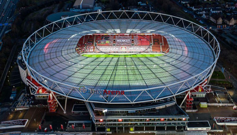 Αυτή είναι η εντυπωσιακή «Bay Arena», η έδρα της Λεβερκούζεν (pics)