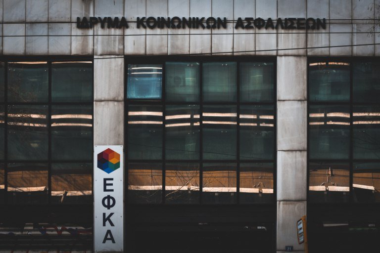 Ο ΕΦΚΑ απαντά για τις απώλειες στις συντάξεις χηρείας – Τι ισχύει για τον υπολογισμό τους