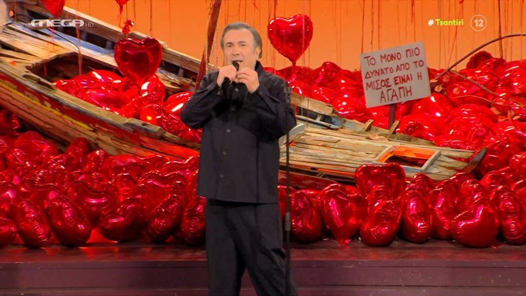 Η έμμεση αναφορά του Λάκη Λαζόπουλου στην ιστορική εμφάνιση του Bad Bunny στο Super Bowl