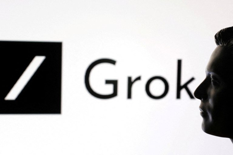 Σκάνδαλο Grok: Αγωγή από ανήλικους που είδαν φωτογραφίες τους να ξεγυμνώνονται με το chatbot του Μασκ