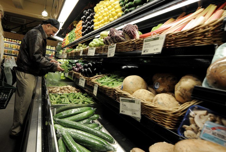 Πόλεμος με το Ιράν: Πώς μπορεί να αυξήσει τις τιμές στα ράφια των αμερικανικών καταστημάτων