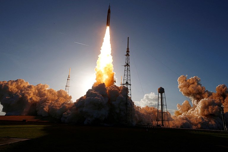 Εκτοξεύτηκε το Artemis II – H NASA επιστρέφει στη Σελήνη έπειτα από μισό αιώνα