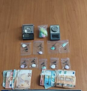 Αγρίνιο: Ένταση σε αστυνομικό έλεγχο – Διακινούσε ναρκωτικά, επιτέθηκε σε αστυνομικούς