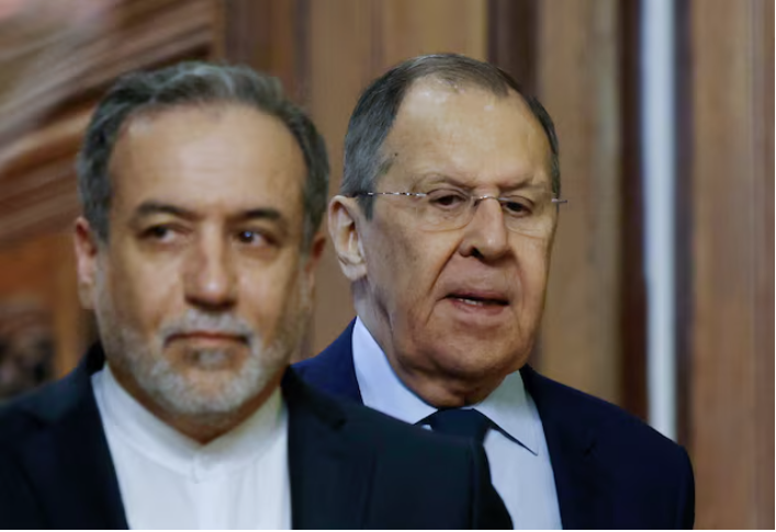 Ιράν: Δεν πρέπει να ξαναρχίσουν οι εχθροπραξίες, τονίζει ο Λαβρόφ στον Αραγτσί