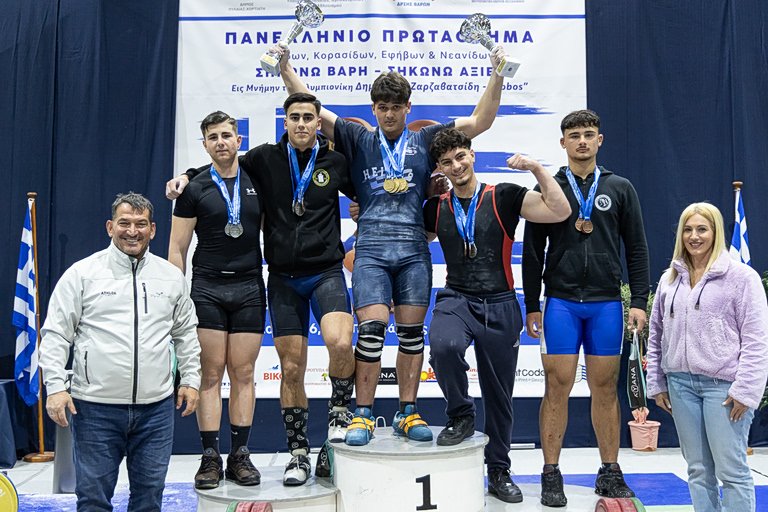 Πύρρος Δήμας: Ο ανιψιός του κάνει άρση βαρών, κατέκτησε 6 χρυσά και πέτυχε 4 ρεκόρ