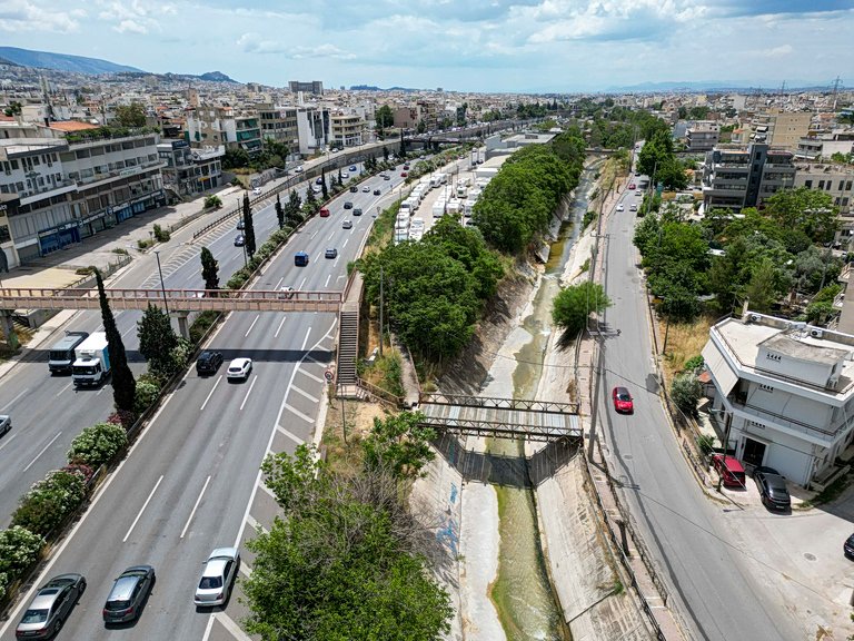 Δήμος Α.Αναργύρων-Καματερού: Αποκαταστάθηκε πεζογέφυρα που ενώνει τους Α. Αναργύρους με τη Ν. Φιλαδέλφεια