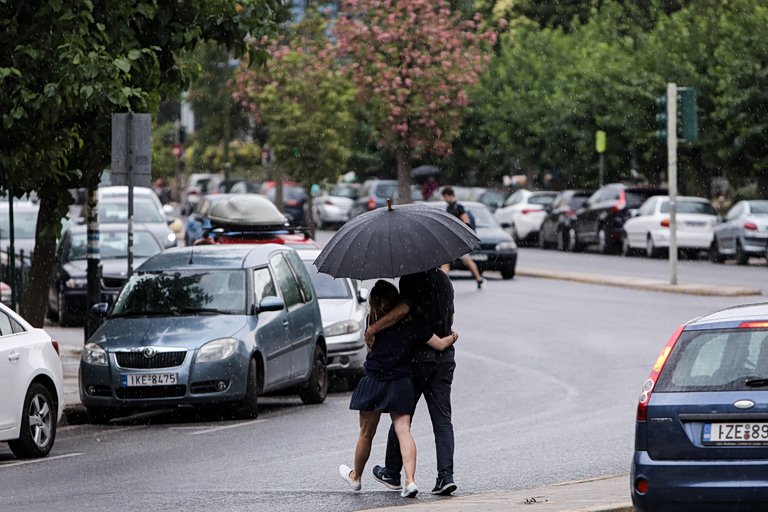 Καιρός: Τοπικές βροχές σε αρκετές περιοχές της χώρας – Η πρόγνωση για την Αττική