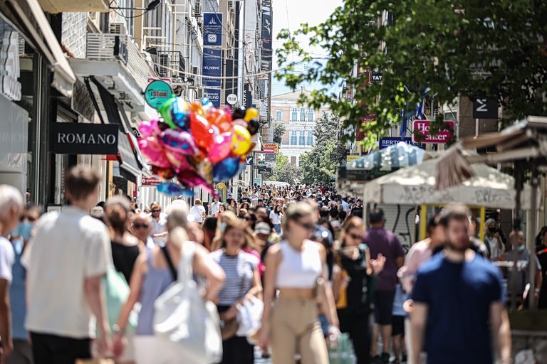 Food and Beverage Sector Bets on Summer Tourism Boom