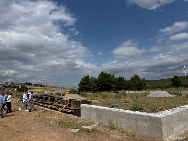 Κολυμβητήριο και νέος κόμβος στη Θήβα