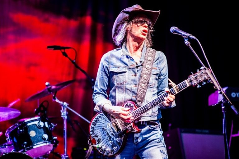 The Waterboys: Λυρισμός και έκσταση στον Λόφο της Σάνης
